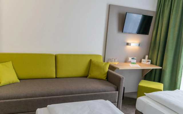 Highway Hotel