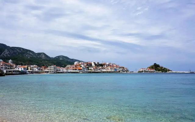 Eftopia Beachfront Studio