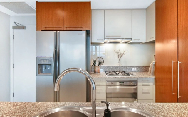 Spacious 3 Bedroom Apartment With City and River Views