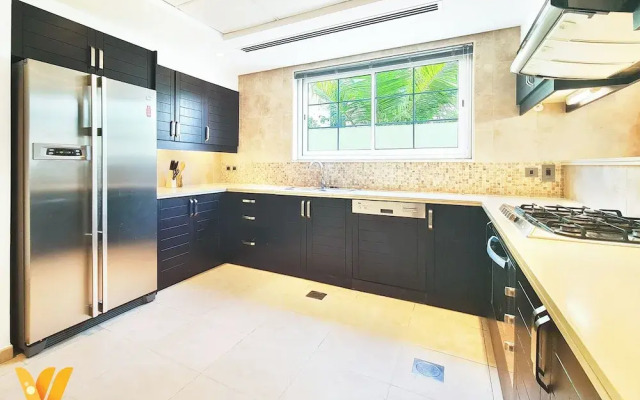 Venduras- Luxe 3BR Villa Jumeirah Park