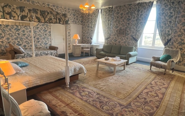 Chateau de Busset