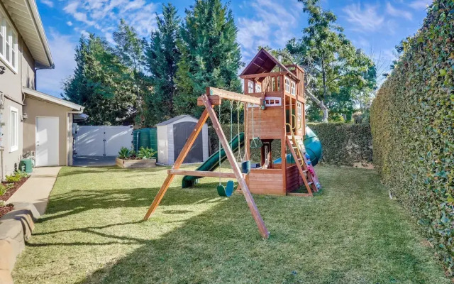 Beautiful Backyard Oasis 5 bedroom 3 Bathroom Home