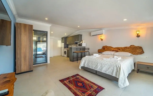 Nakas Suites