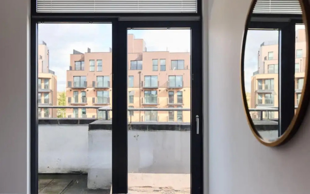 The Harlesden Hideaway - Lovely 2bdr Flat With Balcony
