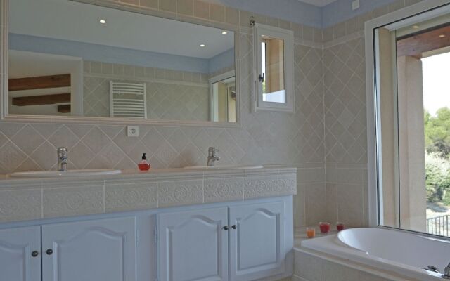 Captivating Home in Murs France With Private Swimming Pool