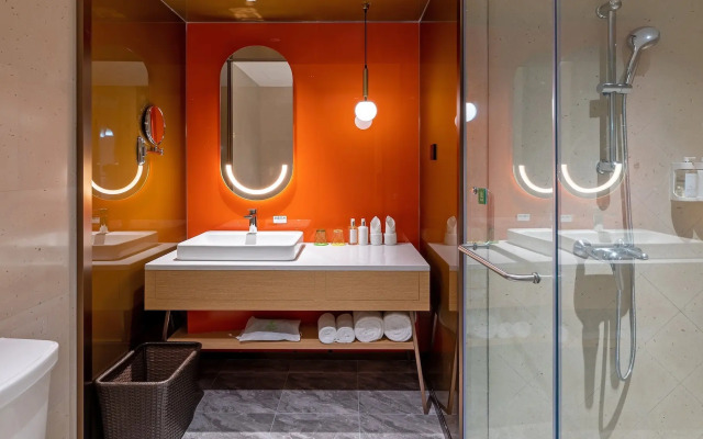 Holiday Inn Chongqing Guanyinqiao by IHG