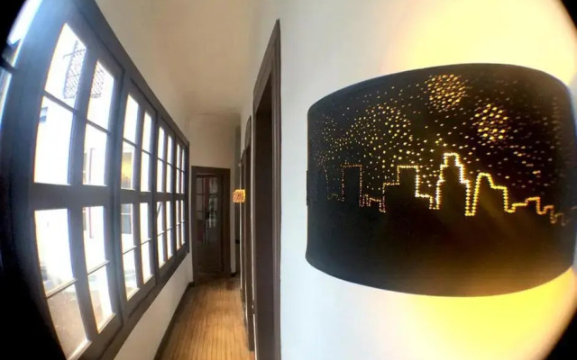 Hostal Irreal - Hostel