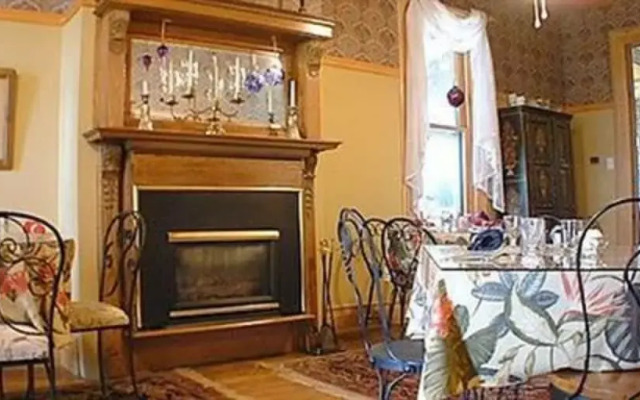 Amethyst Inn