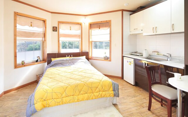 Jeju Between Mountain & Sea Pension