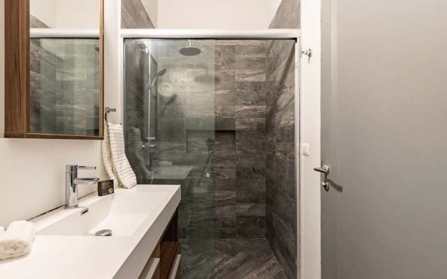 Beautifully Designed, Hi Tech Apt in La Condesa