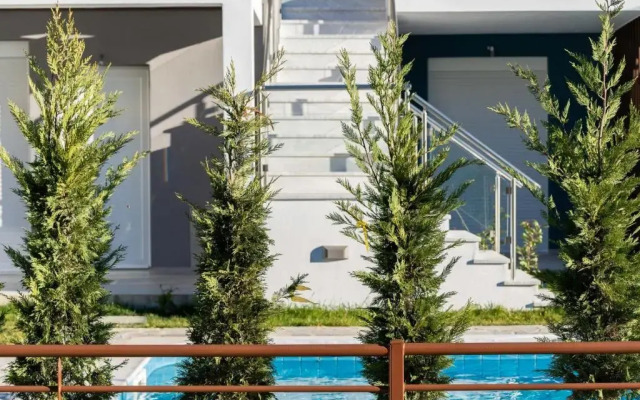 Ofrynio Luxury Apartment & Pool