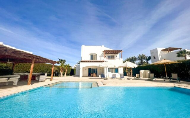 Luxury 4 bedroom villa with a heated pool