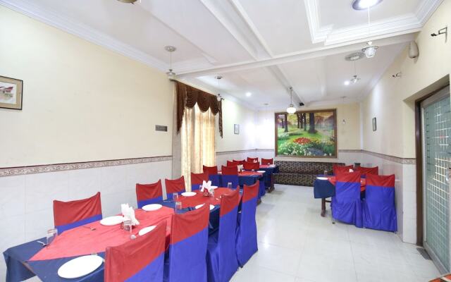 OYO 17430 Gulshah Hotel