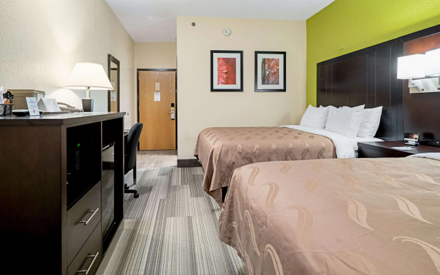 Quality Inn & Suites Robbinsville