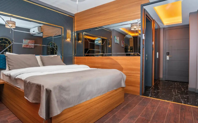 216 Eagle Palace Suite