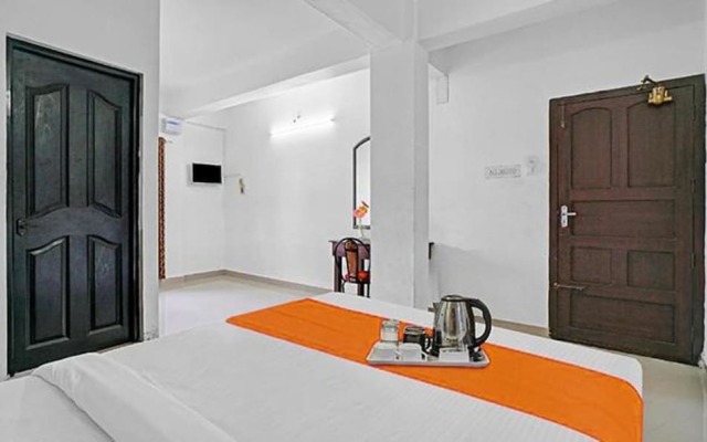 Oyo 90840 Majestic Raja Nagari