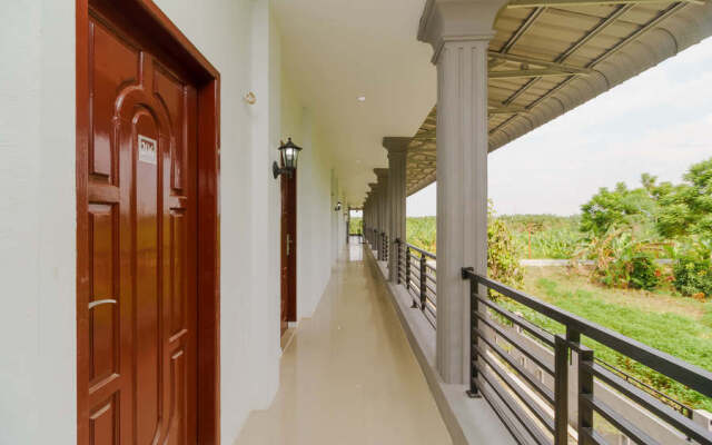 RedDoorz Plus near Kualanamu International Airport 2