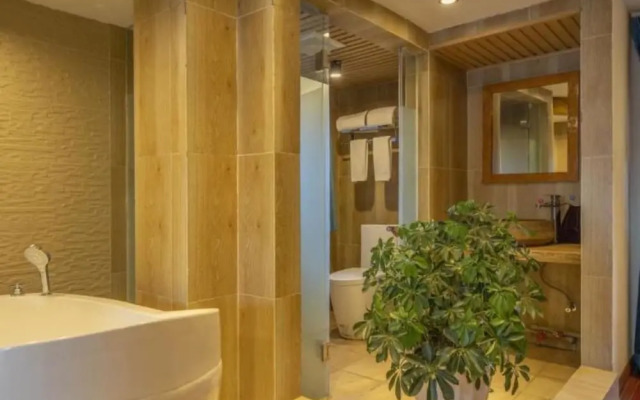 Floral Hotel · Smiling in the Flowers Lugu