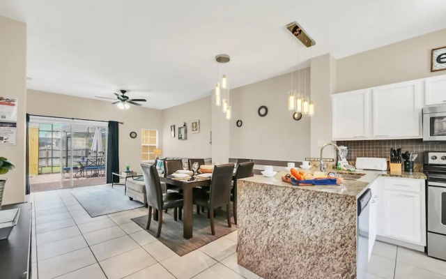 Family Oasis, Cozy Retreat With Bunk Room