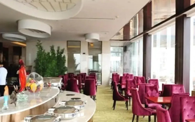 Yantai Celebrity Hotel
