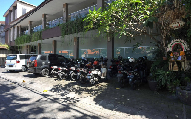 Airy Legian Batu Pageh Gang Melan Kuta Bali
