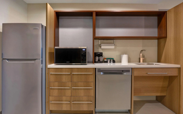 Home2 Suites by Hilton Orlando at Flamingo Crossings