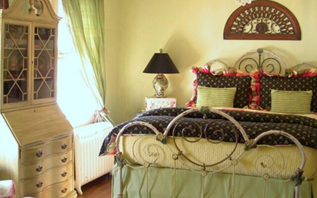 10 Fitch Luxurious Romantic Inn