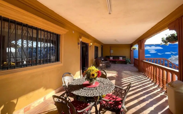 Homely Mexican Accent Apartment 2