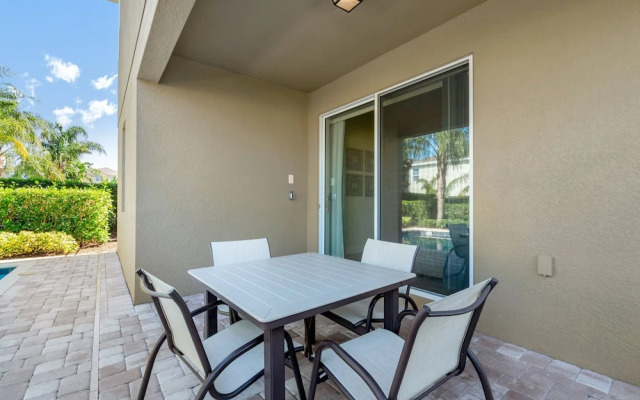 Family Friendly 8 Bed Villa with Pool & Spa