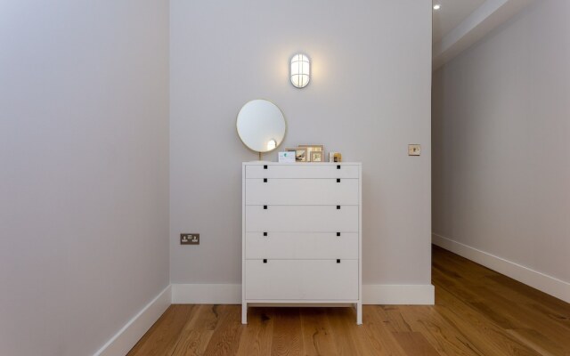 1 Bedroom Converted Warehouse In Stoke Newington