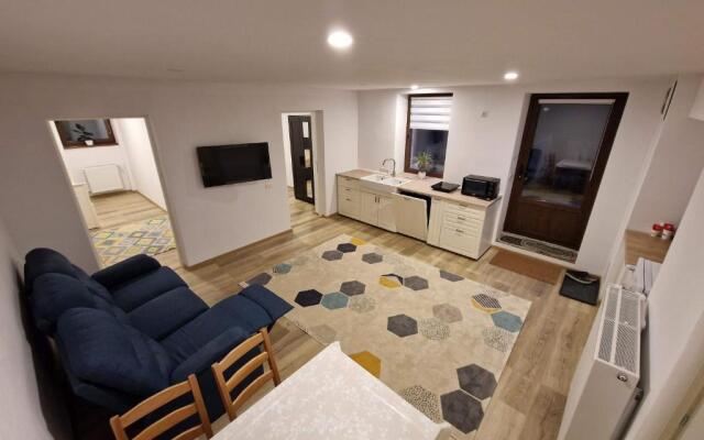 G!RO Guest House