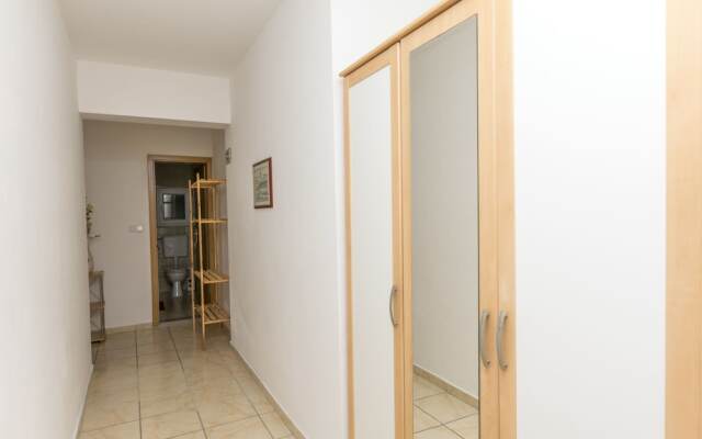 Apartment Mate