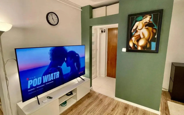 HOLIDAY 3 fast WiFi 70’TV Netflix HBO Max AppleTV