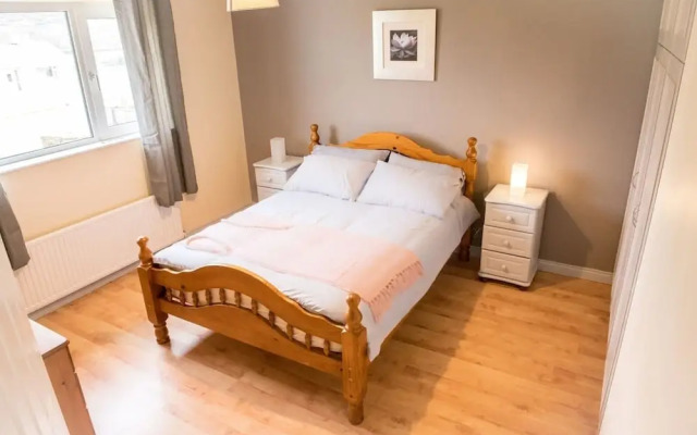 3-bed House in Clonmany With Panoramic Hillside Se