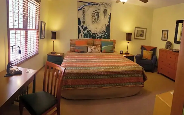 2 Cranes Inn Zion