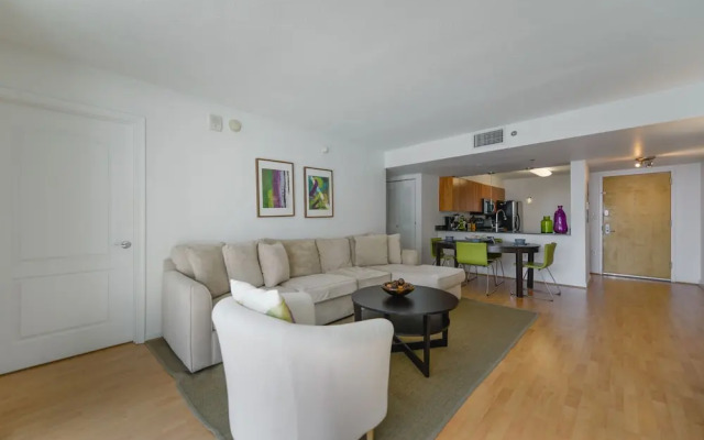 Stunning Condo on 31st Floor