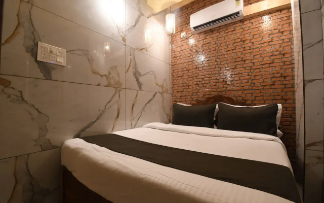Hotel Plush
