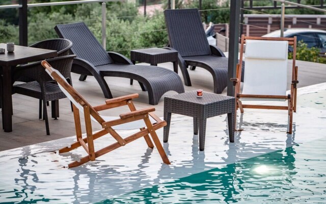 Serenity Suites Sea View 3