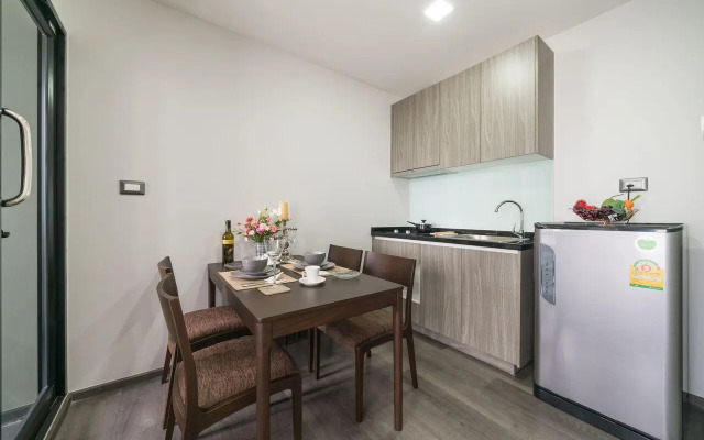 Capetown Sriracha Condo