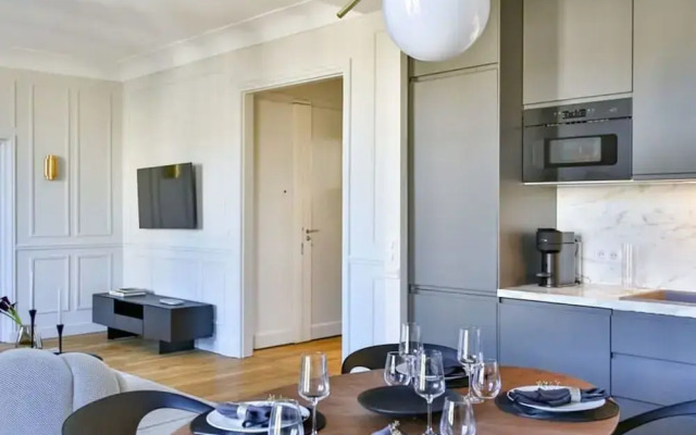 Design Passy Terrace 2 Bedroom Apt With Balcony in Paris
