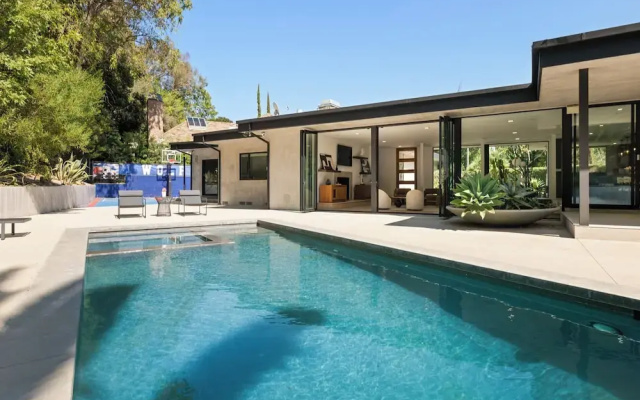 Valea Estate - Secluded Beverly Hills Retreat 1-acre Oasis