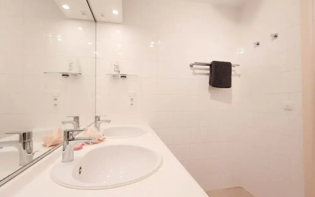 Apartment With Private Balcony