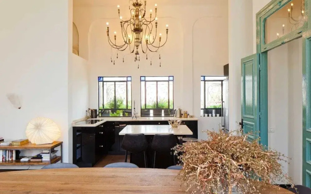 Designed Jaffa Haven with Rooftop by Sea N' Rent