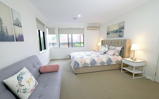 6BRM Retreat Parkside Family House Melb