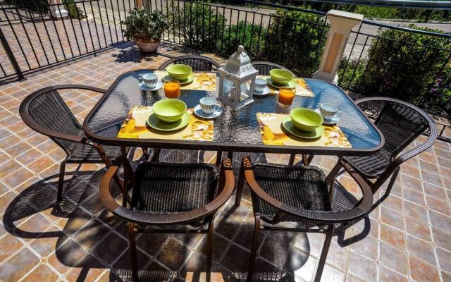 Maniata Holiday Apartments