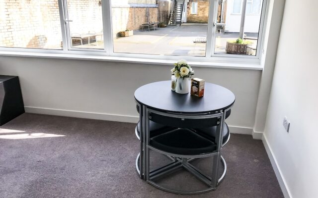 Entire 2 Bedroom Flat Next to Kings College