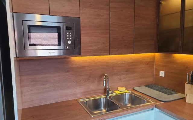 Modern 4-Star luxury apt - WFH Ready, Free Parking