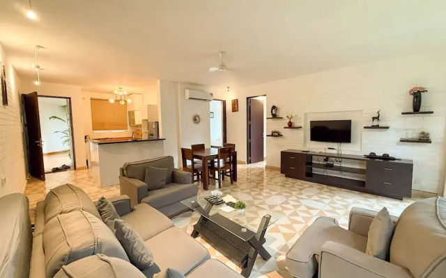 Modern 2bhk w Pool Access 5km to Coco Beach