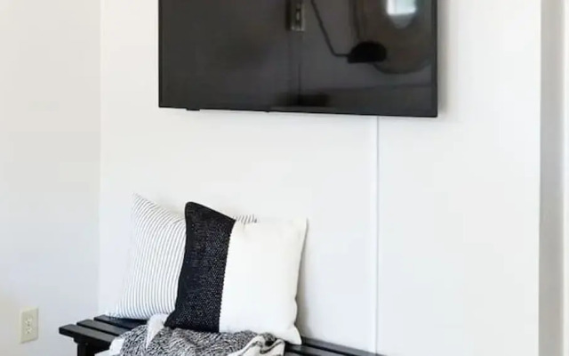 Stylish Old Town 2 Bdrm Ground Floor Condo