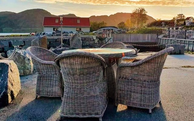 10 Person Holiday Home In Midsund